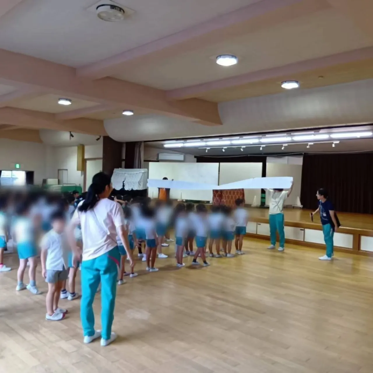 先日、福留先生が音楽の指導に来てくださいました。