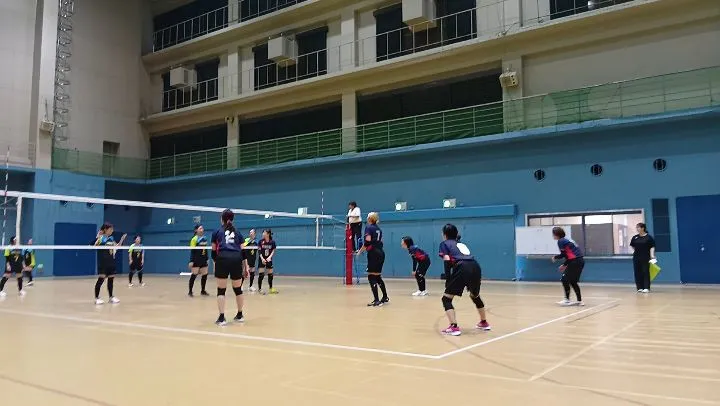 城南地区バレーボール大会が西宇治体育館で行われ、バレー部員さ...